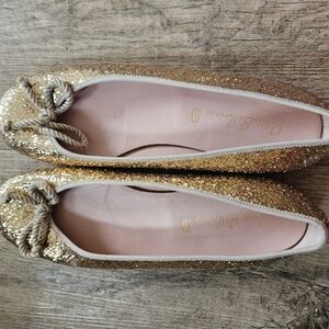 Pretty Ballerinas Gold Flats with Rounded Toe and Minimalist Design